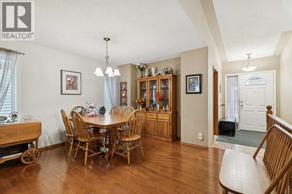 1025 Shawnee Road Sw, Calgary, AB - Indoor Photo Showing Dining Room
