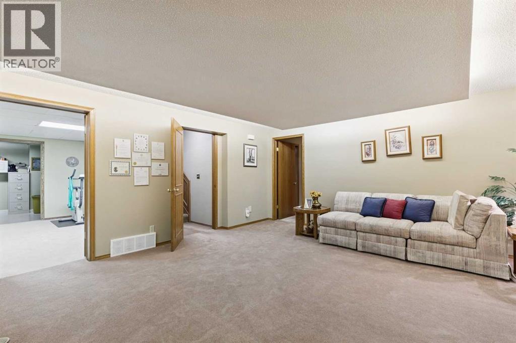 1025 Shawnee Road Sw, Calgary, AB - Indoor