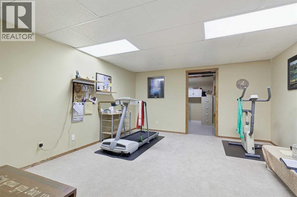 1025 Shawnee Road Sw, Calgary, AB - Indoor Photo Showing Gym Room