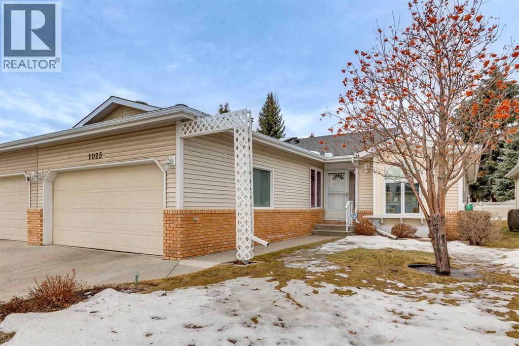 1025 Shawnee Road Sw, Calgary, AB - Outdoor With Facade