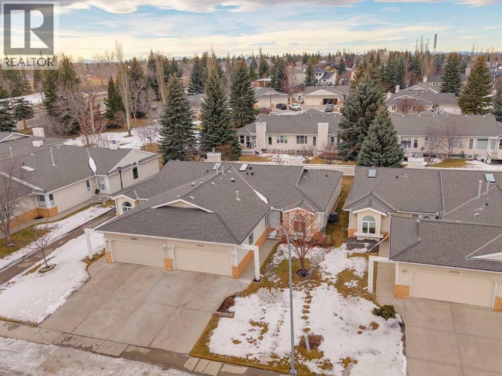 1025 Shawnee Road Sw, Calgary, AB - Outdoor With View