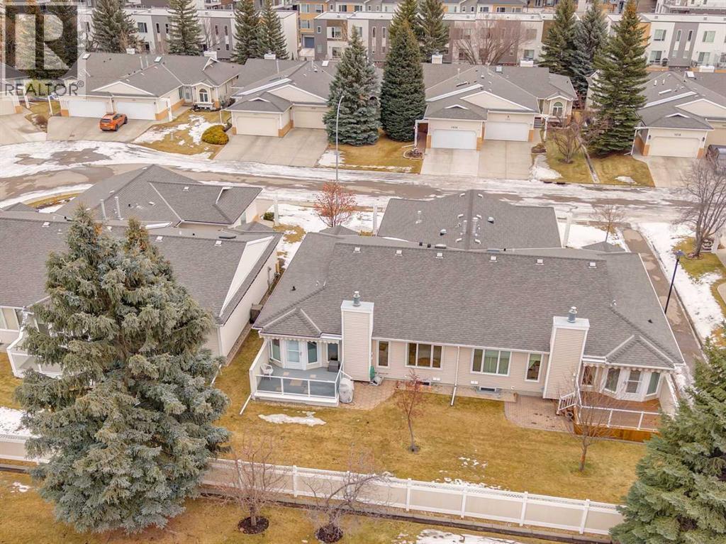 1025 Shawnee Road Sw, Calgary, AB - Outdoor