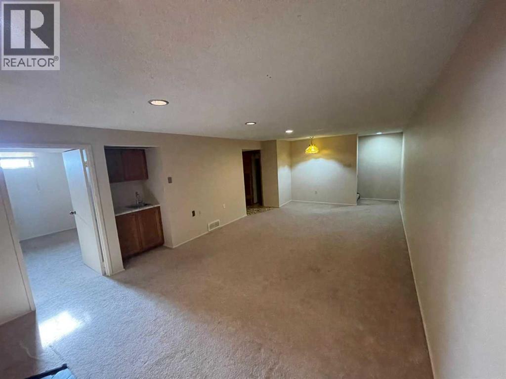 471 78 Avenue Ne, Calgary, AB - Indoor Photo Showing Other Room