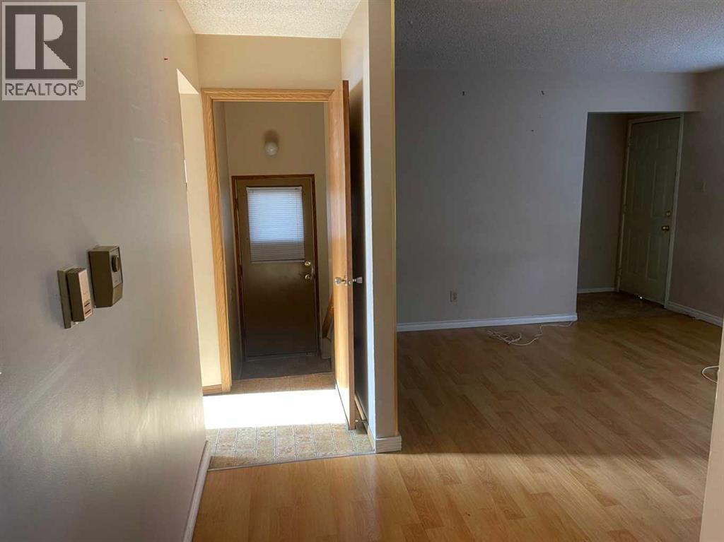 471 78 Avenue Ne, Calgary, AB - Indoor Photo Showing Other Room