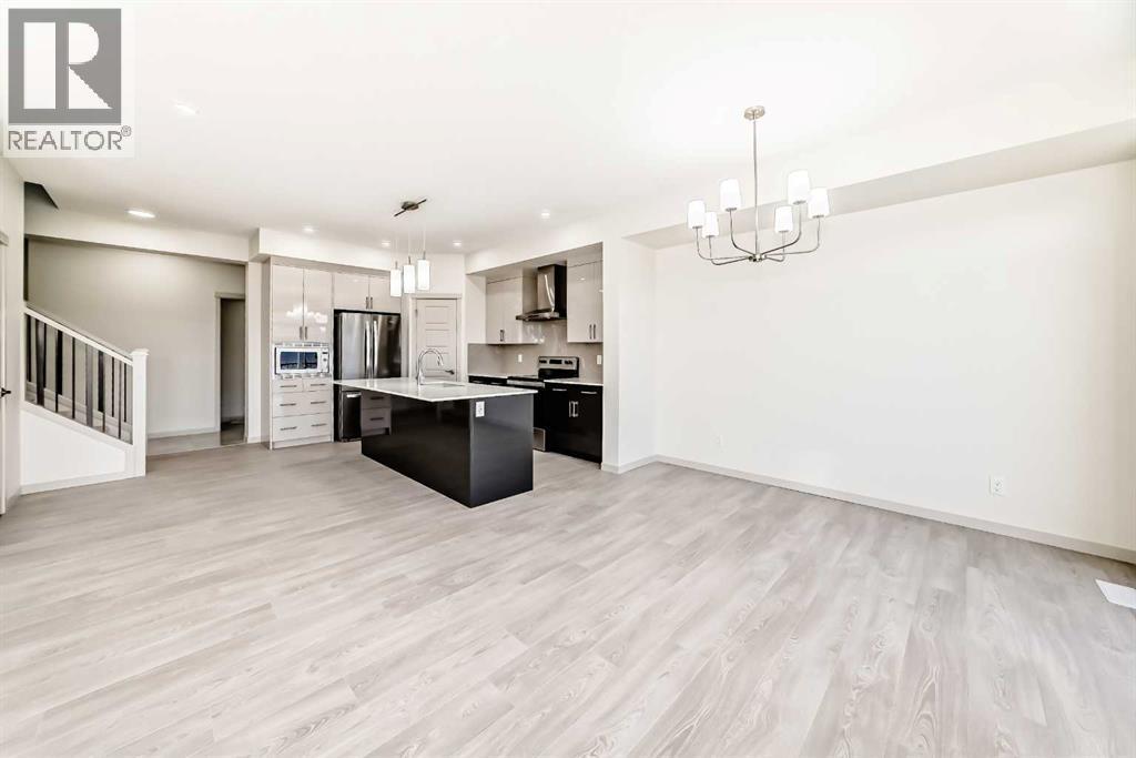31 Lucas Passage Nw, Calgary, AB - Indoor Photo Showing Kitchen