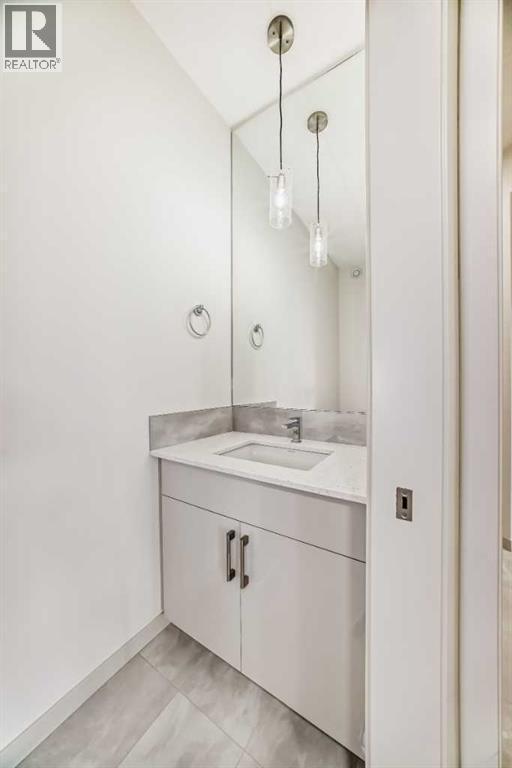 31 Lucas Passage Nw, Calgary, AB - Indoor Photo Showing Bathroom