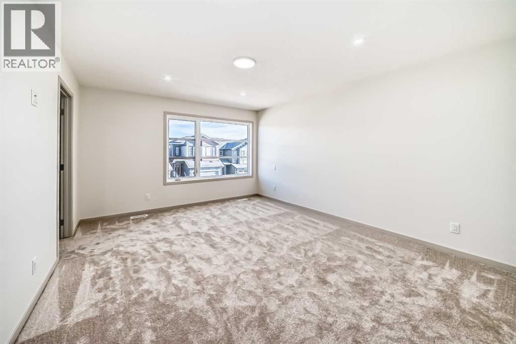 31 Lucas Passage Nw, Calgary, AB - Indoor Photo Showing Other Room