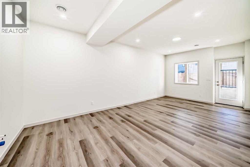31 Lucas Passage Nw, Calgary, AB - Indoor Photo Showing Other Room
