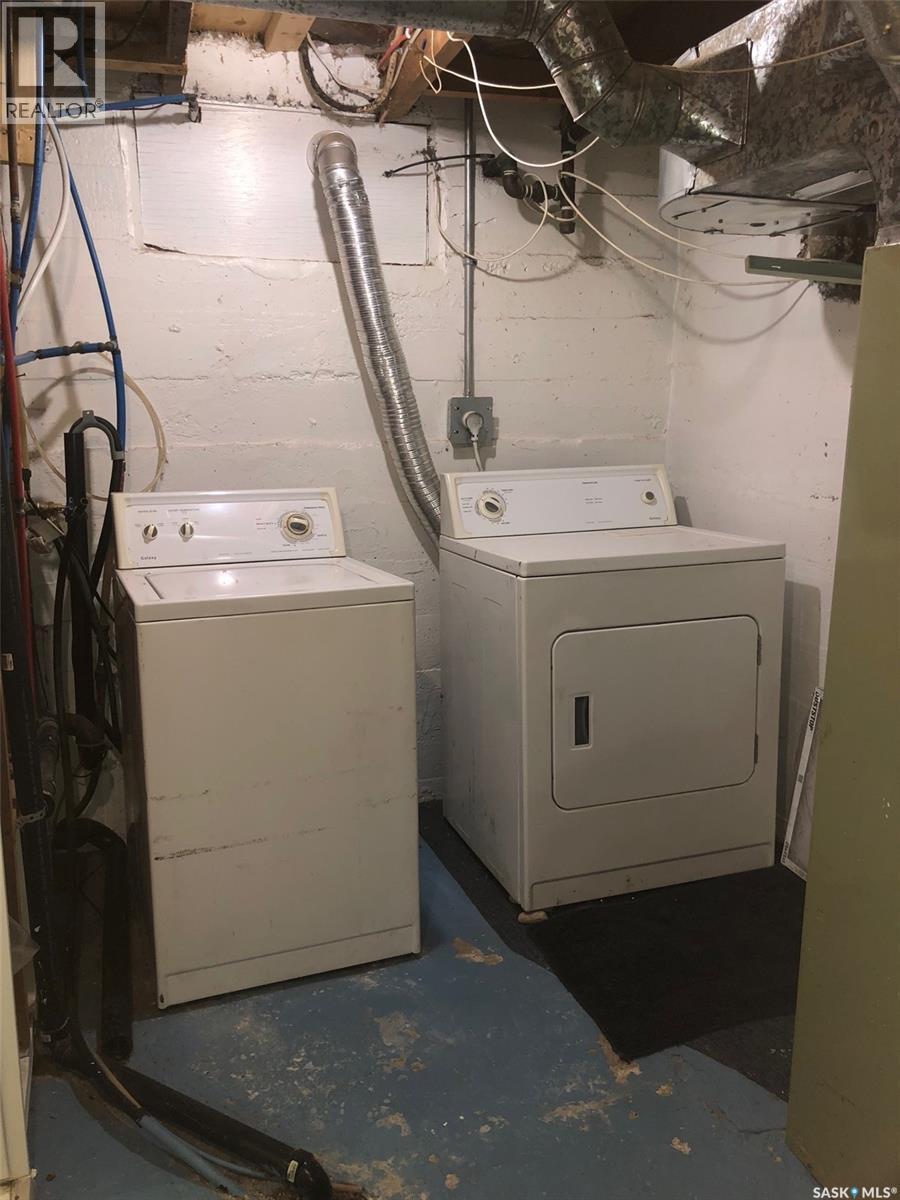 224 Service Road W, Norquay, SK - Indoor Photo Showing Laundry Room