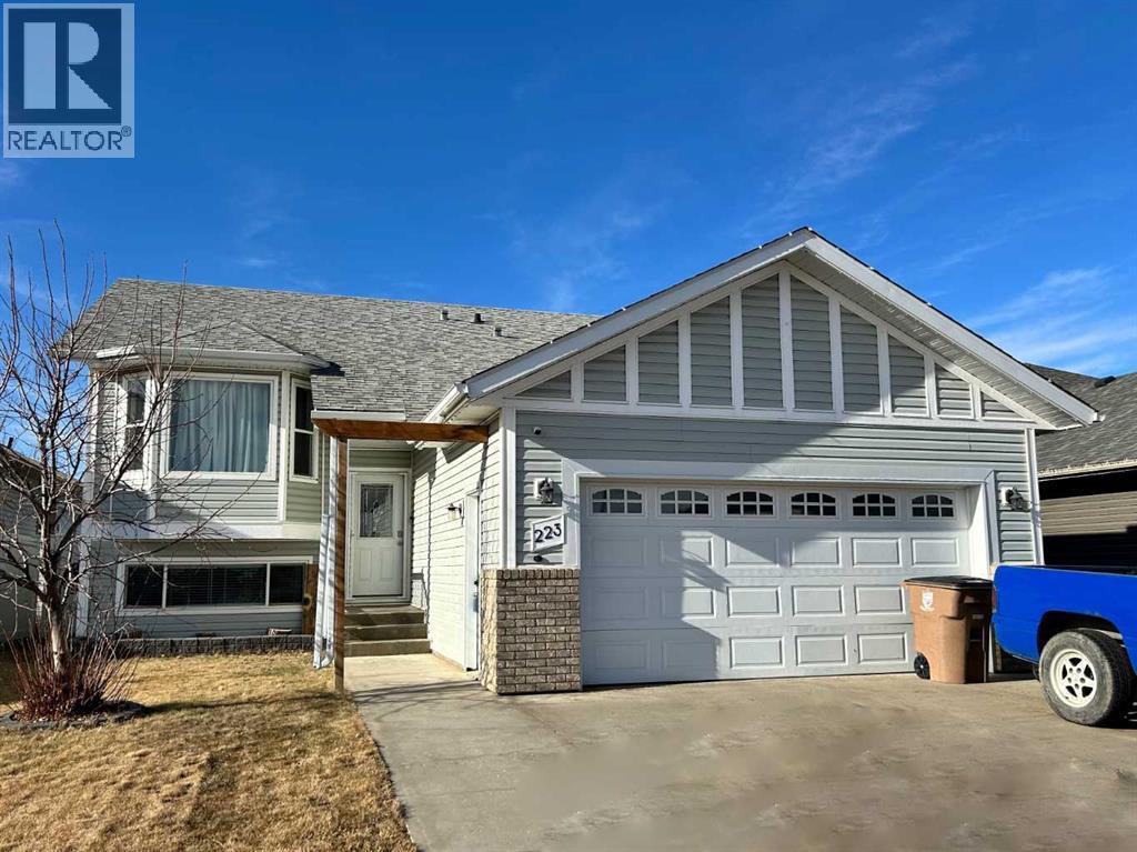 223 15 Street E, Brooks, AB - Outdoor With Facade