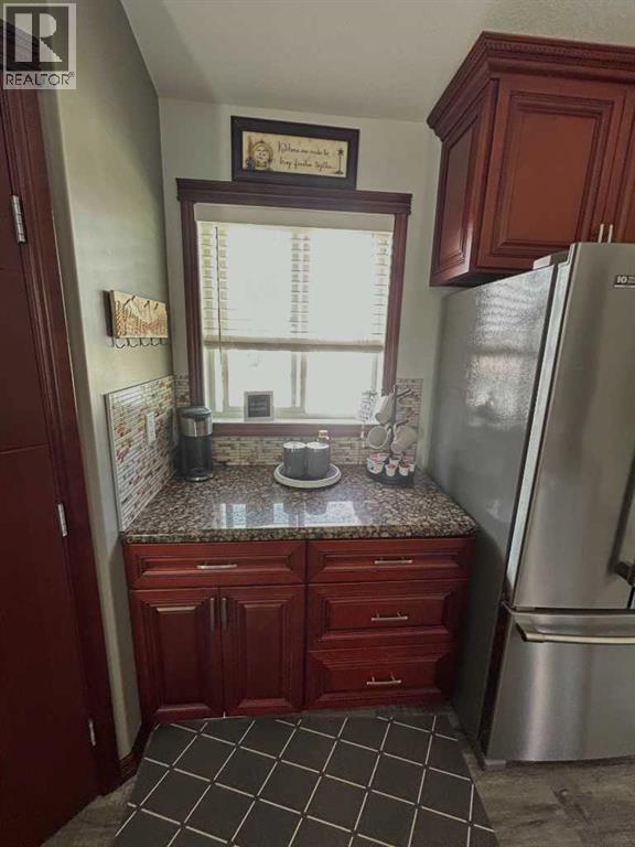 223 15 Street E, Brooks, AB - Indoor Photo Showing Kitchen