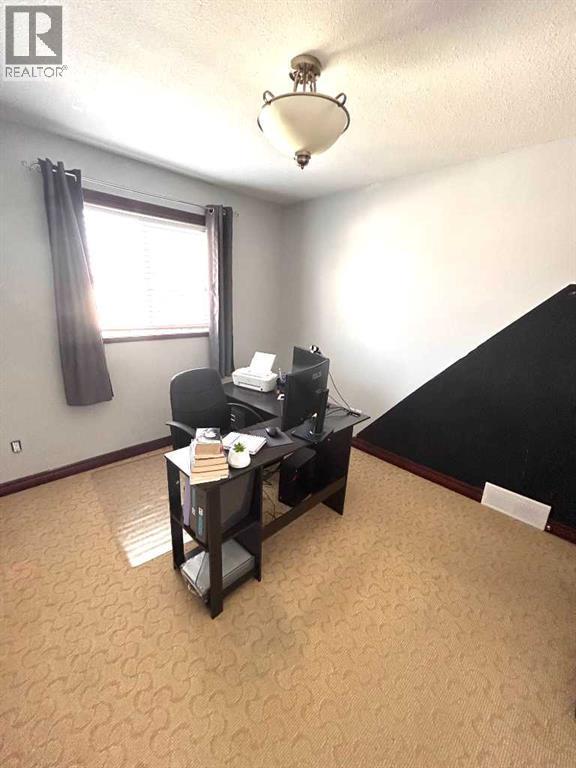 223 15 Street E, Brooks, AB - Indoor Photo Showing Other Room