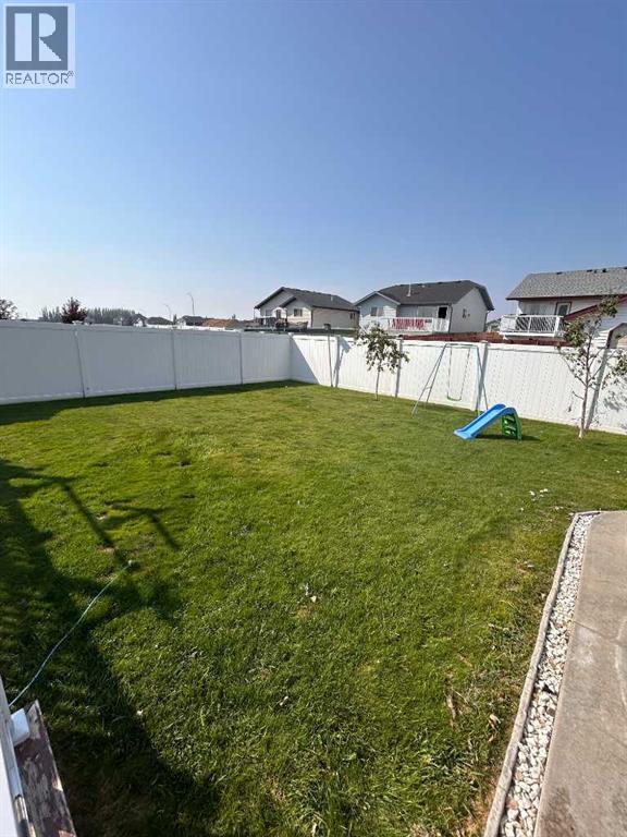 223 15 Street E, Brooks, AB - Outdoor With Backyard