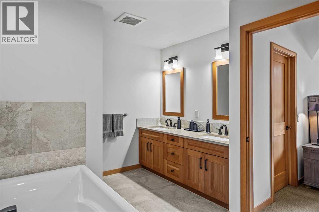 7 Creekside Mews, Canmore, AB - Indoor Photo Showing Bathroom