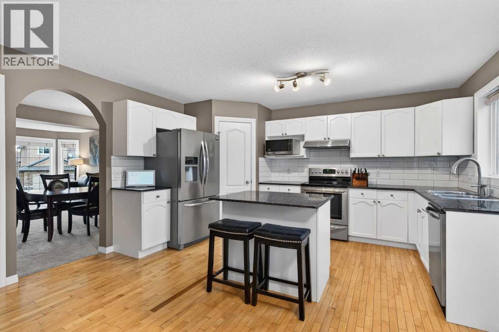 69 Elkton Way Sw, Calgary, AB - Indoor Photo Showing Kitchen