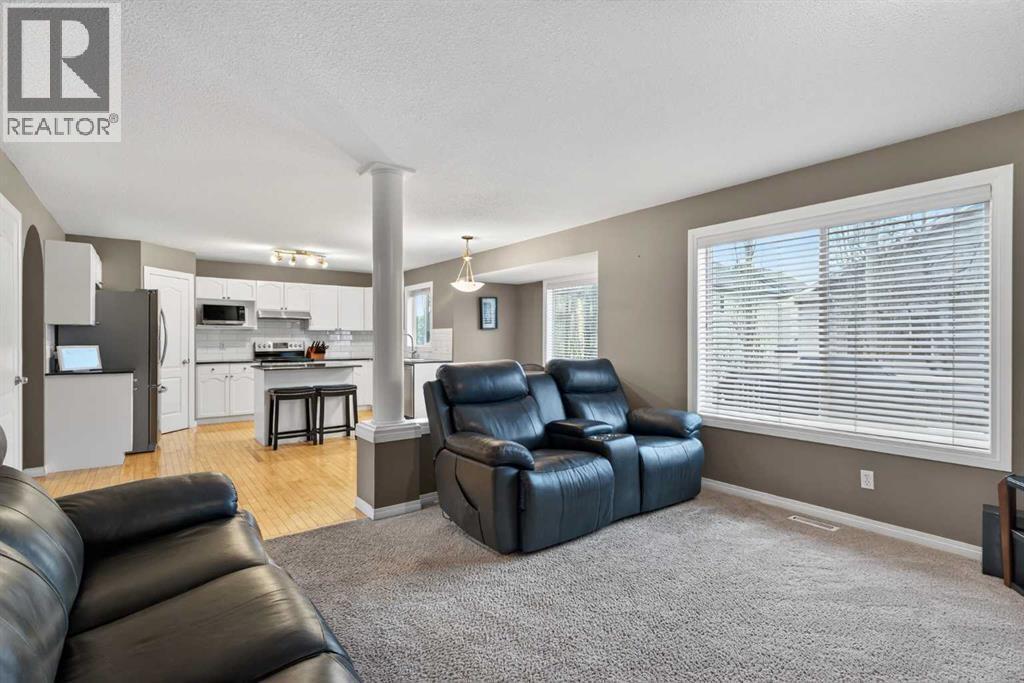69 Elkton Way Sw, Calgary, AB - Indoor Photo Showing Living Room