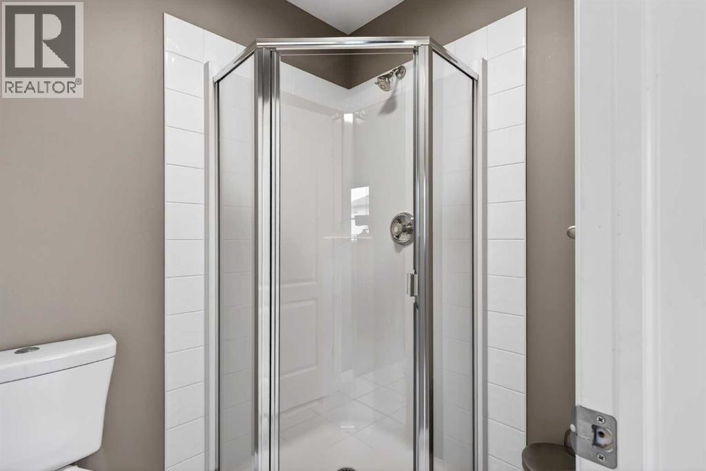 69 Elkton Way Sw, Calgary, AB - Indoor Photo Showing Bathroom