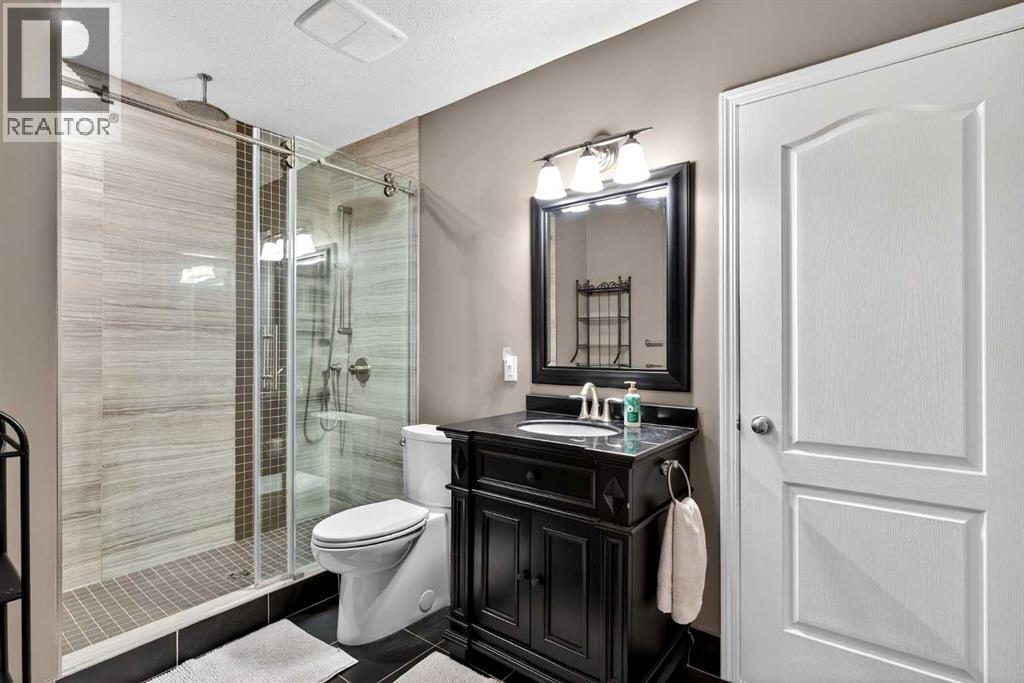 69 Elkton Way Sw, Calgary, AB - Indoor Photo Showing Bathroom