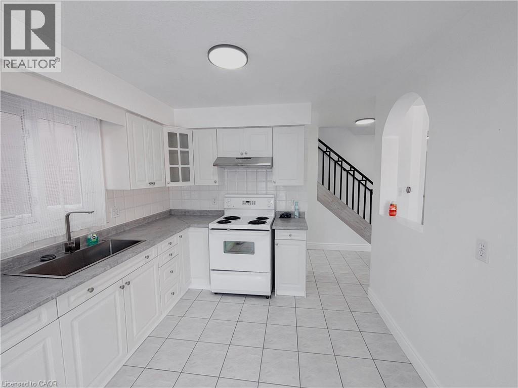 303 Bankside Drive, Kitchener, ON - Indoor Photo Showing Kitchen