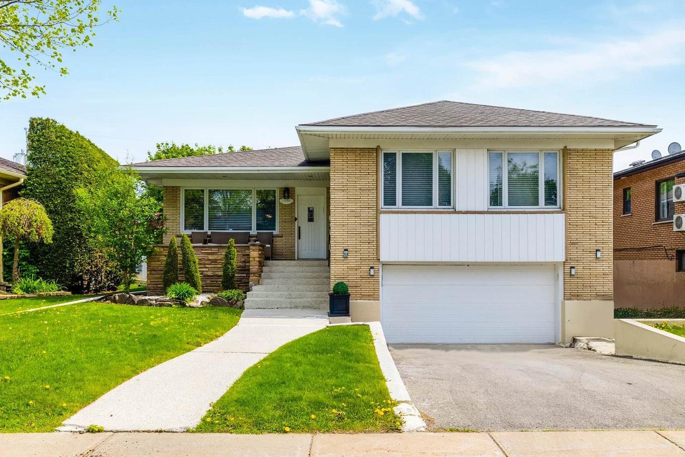 Exterior entrance - 2490 Rue Major, Montréal (Saint-Laurent), QC - Outdoor With Facade