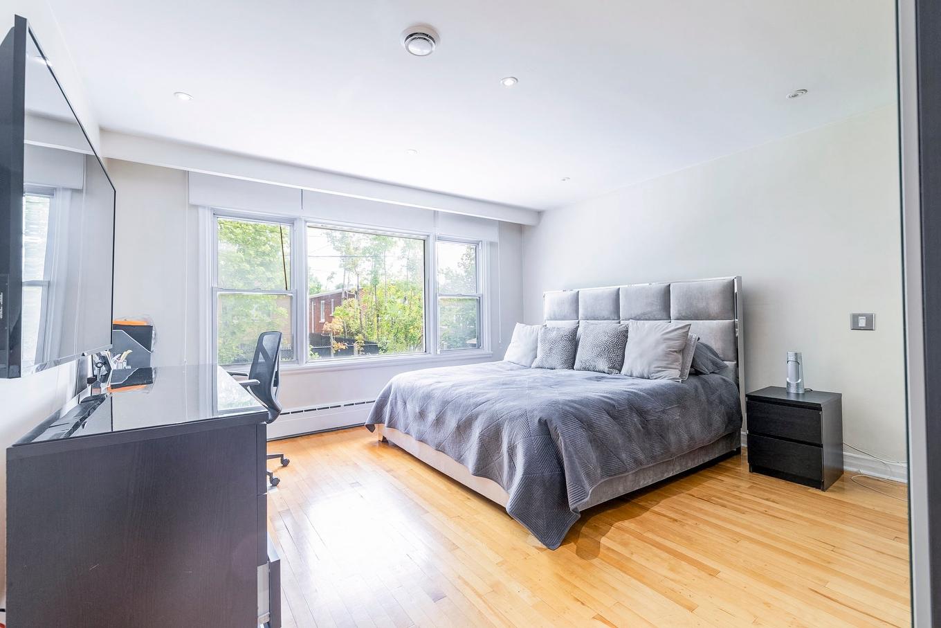 Primary bedroom - 2490 Rue Major, Montréal (Saint-Laurent), QC - Indoor Photo Showing Bedroom