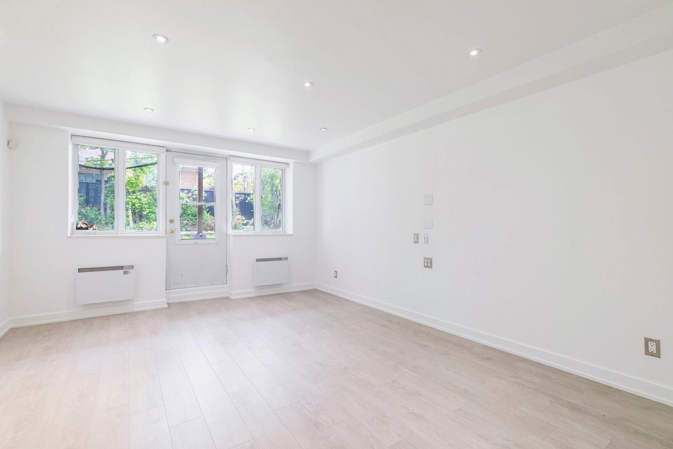 Den - 2490 Rue Major, Montréal (Saint-Laurent), QC - Indoor Photo Showing Other Room