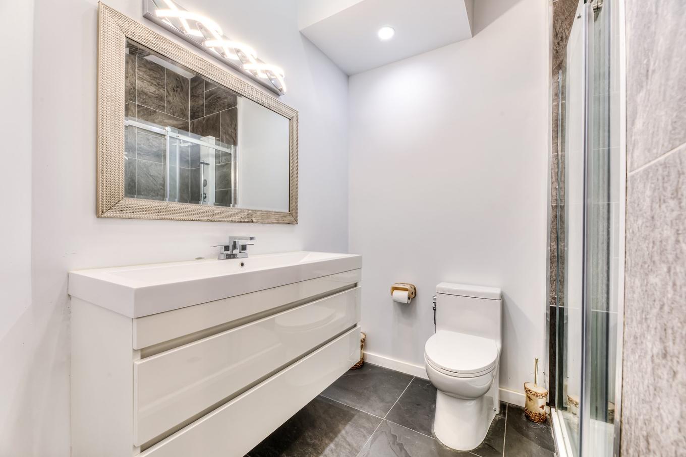 Salle de bains attenante à la CCP - 5782 Rue Fleet, Hampstead, QC - Indoor Photo Showing Bathroom