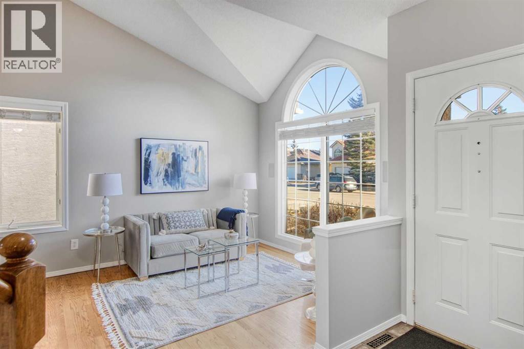 134 Hamptons Heath Nw, Calgary, AB - Indoor Photo Showing Living Room