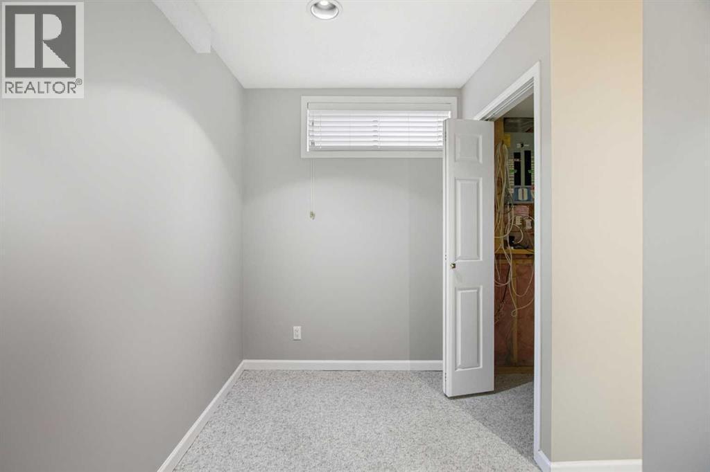 134 Hamptons Heath Nw, Calgary, AB - Indoor Photo Showing Other Room
