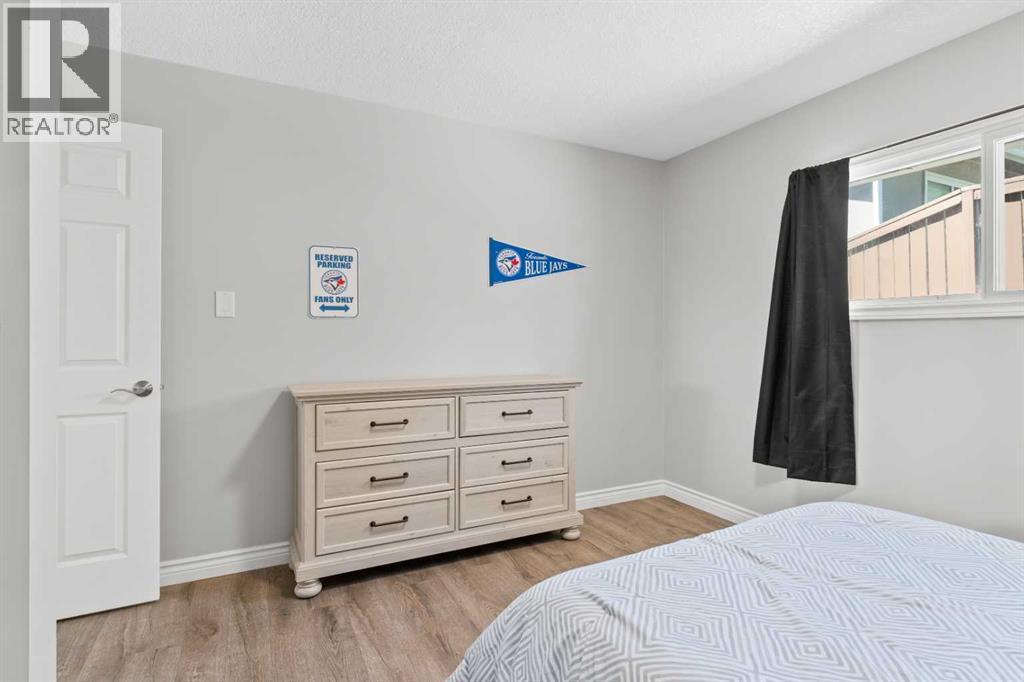 Primary Bedroom - 321 Haddon Road Sw, Calgary, AB - Indoor Photo Showing Bedroom