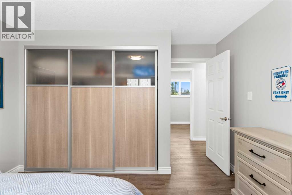 Primary Bedroom - 321 Haddon Road Sw, Calgary, AB - Indoor Photo Showing Bedroom