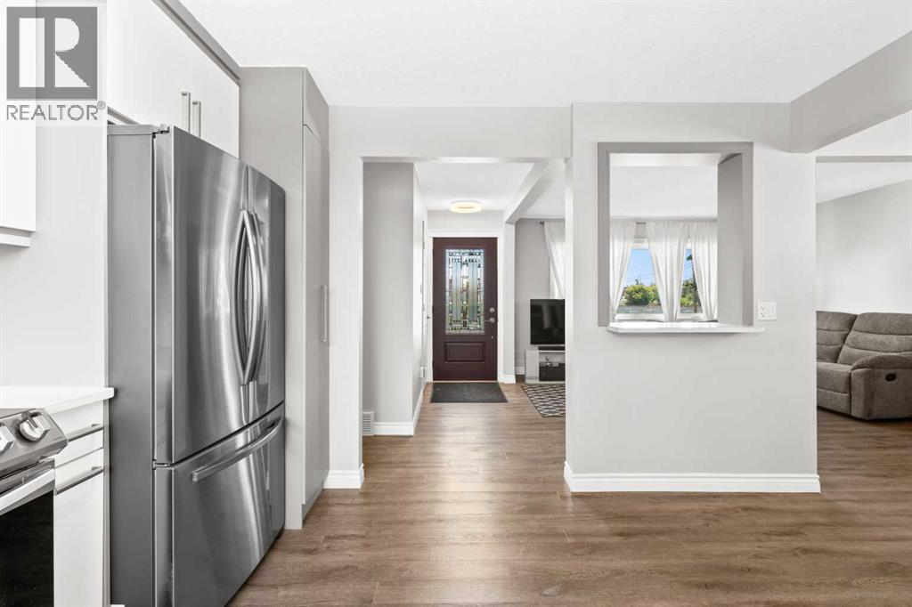 Kitchen - 321 Haddon Road Sw, Calgary, AB - Indoor