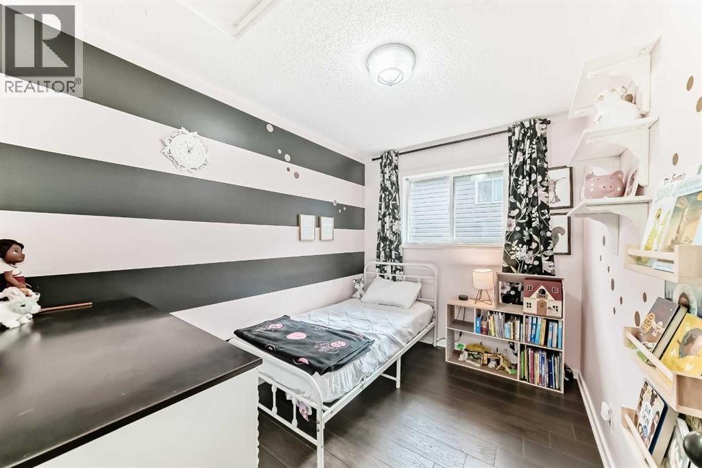 12 Taraglen Road Ne, Calgary, AB - Indoor