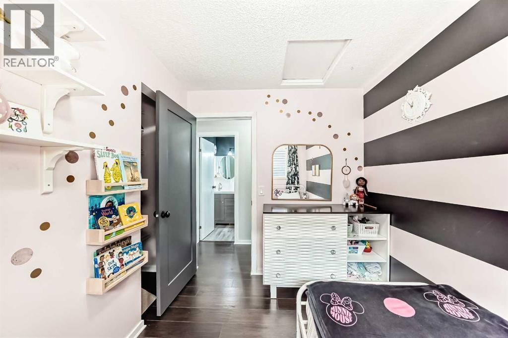 12 Taraglen Road Ne, Calgary, AB - Indoor Photo Showing Other Room