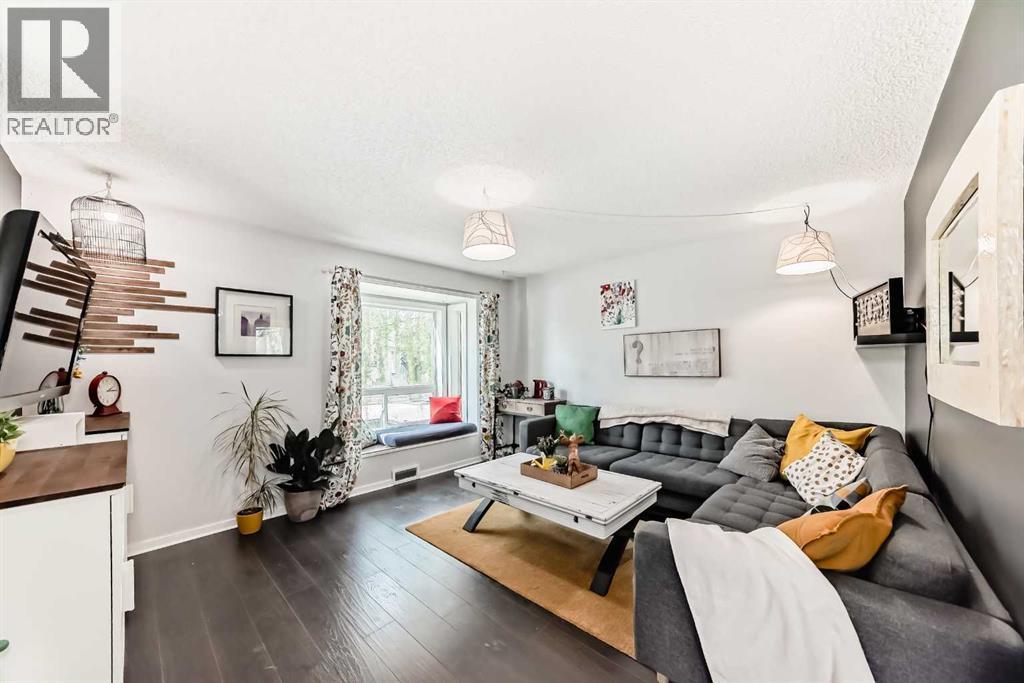 living room (front of house) window seating - 12 Taraglen Road Ne, Calgary, AB - Indoor Photo Showing Living Room