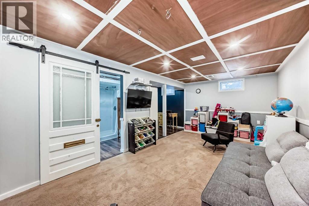 12 Taraglen Road Ne, Calgary, AB - Indoor