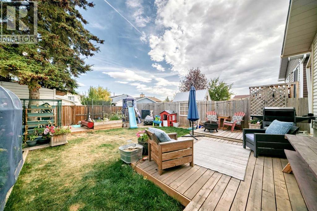 east facing rear yard - 12 Taraglen Road Ne, Calgary, AB - Outdoor With Deck Patio Veranda