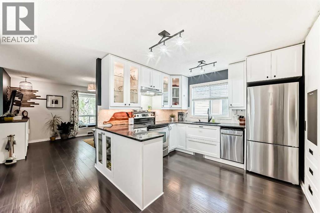 kitchen updated ~2020 - 12 Taraglen Road Ne, Calgary, AB - Indoor Photo Showing Kitchen With Stainless Steel Kitchen With Upgraded Kitchen