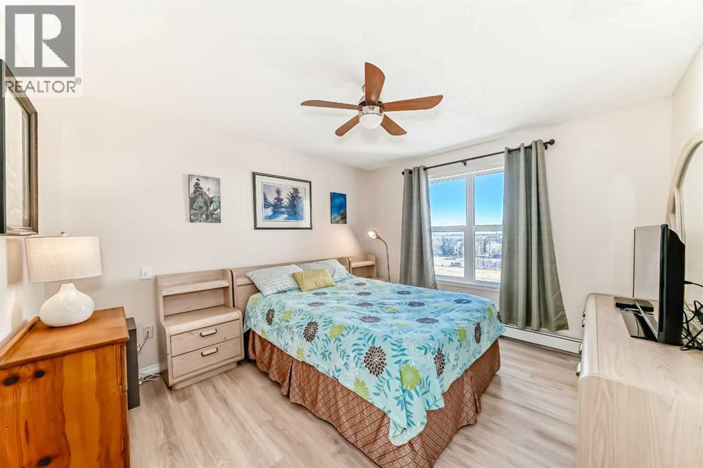 111, 6900 Hunterview Drive Nw, Calgary, AB - Indoor Photo Showing Bedroom