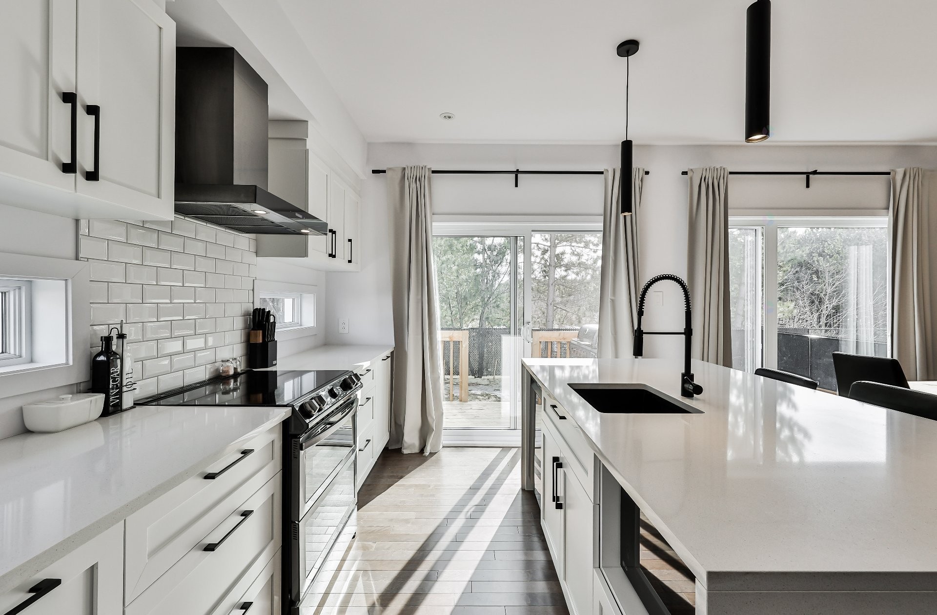 Kitchen - Rue Du Faubourg, Saint-Jérôme, QC - Indoor Photo Showing Kitchen With Upgraded Kitchen