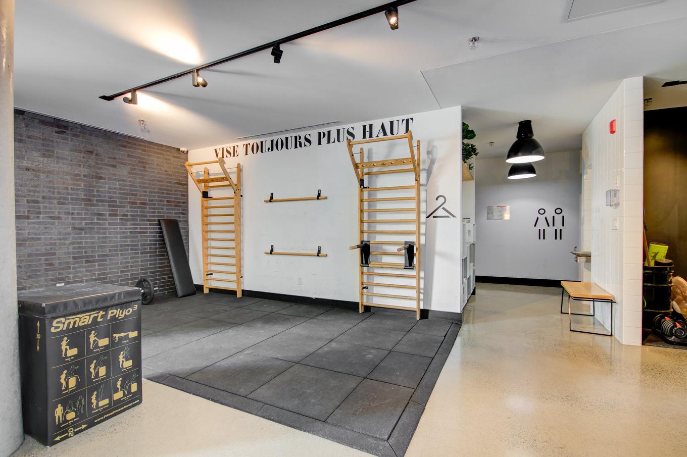 Salle d'exercice - 510-75 Rue De Castelnau O., Montréal (Villeray/Saint-Michel/Parc-Extension), QC - Indoor Photo Showing Garage