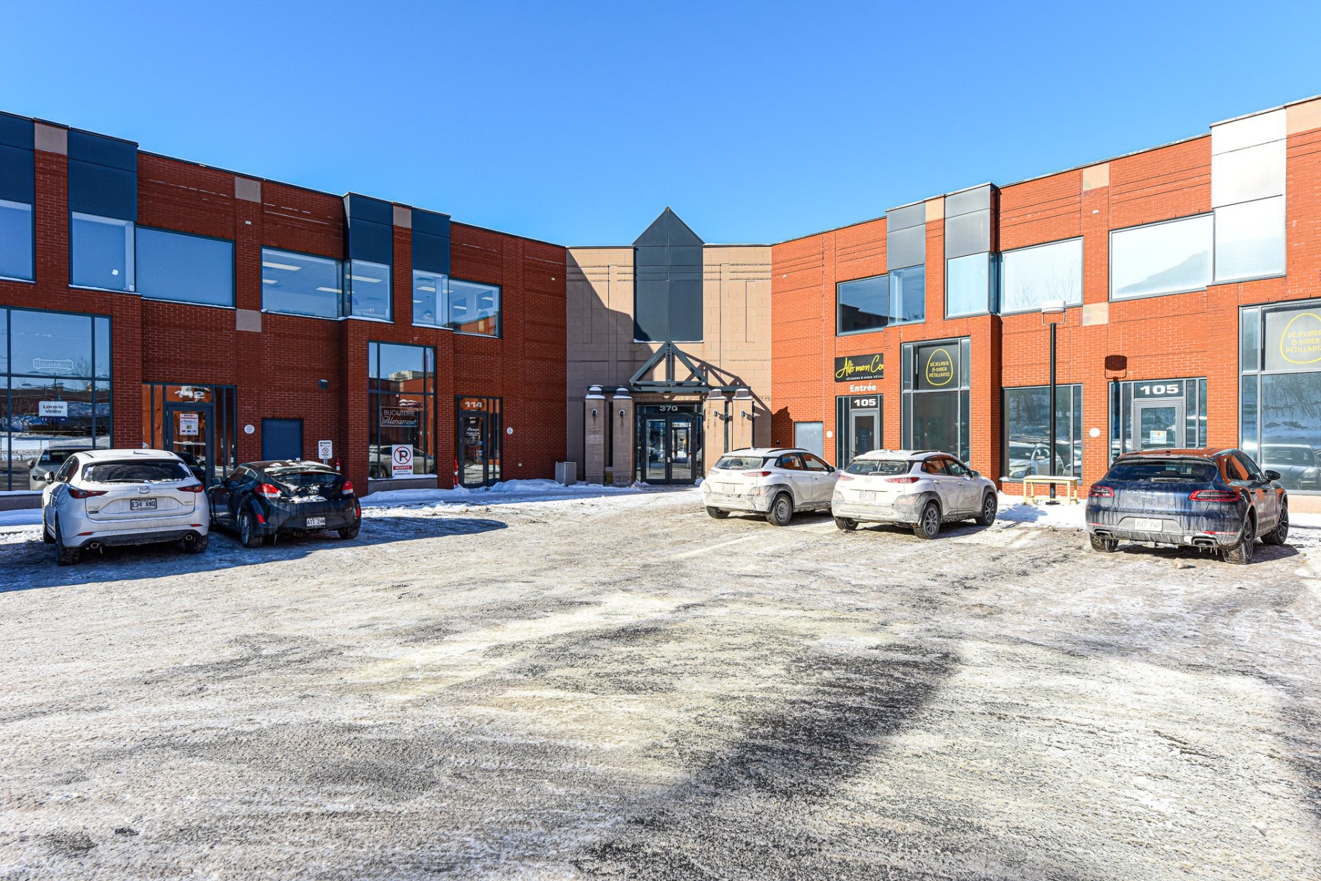 Face arrière - 208-370 Boul. Sir-Wilfrid-Laurier, Mont-Saint-Hilaire, QC - Outdoor