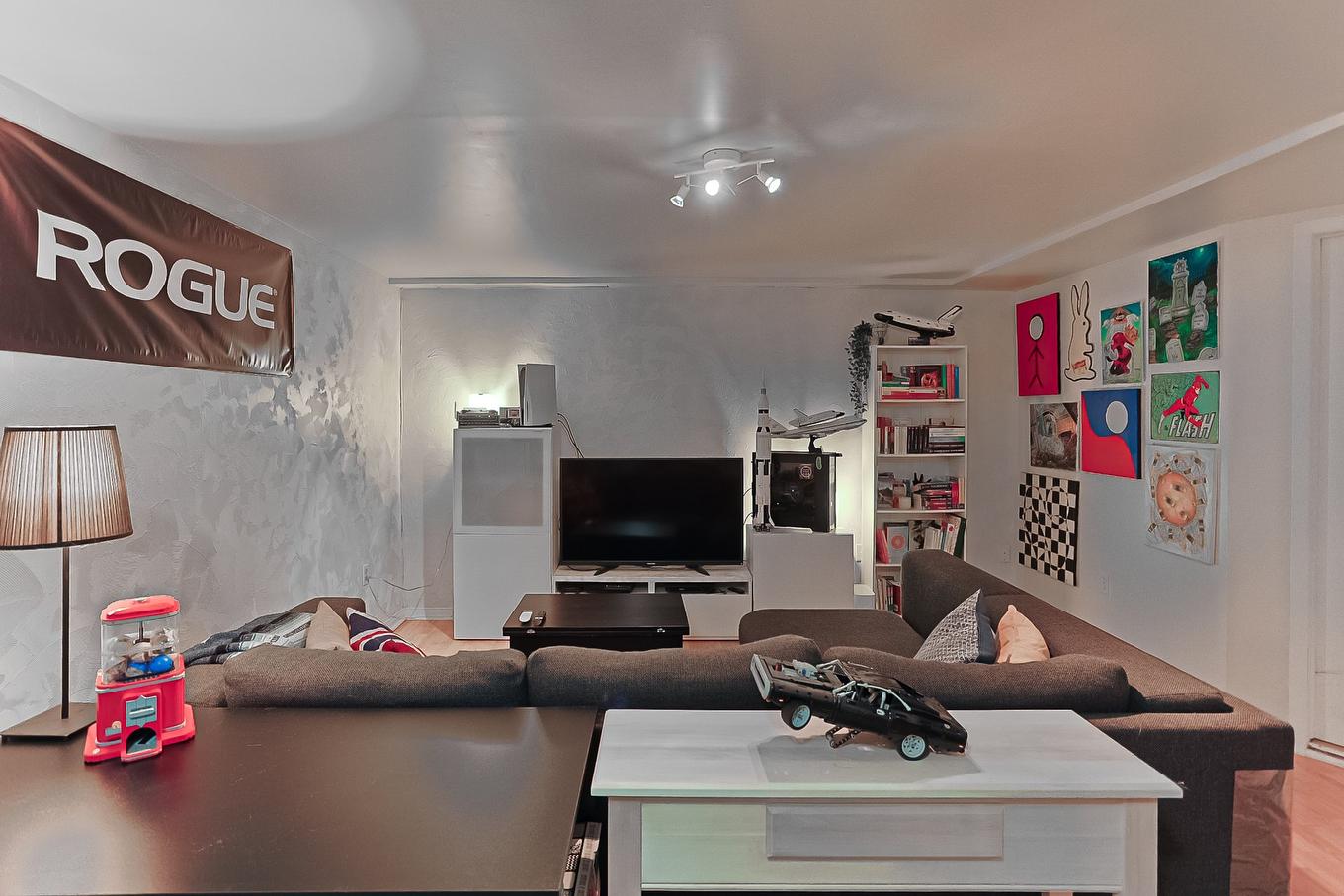 Salle familiale - 586 Rue Gérard-Proulx, Saint-Eustache, QC - Indoor