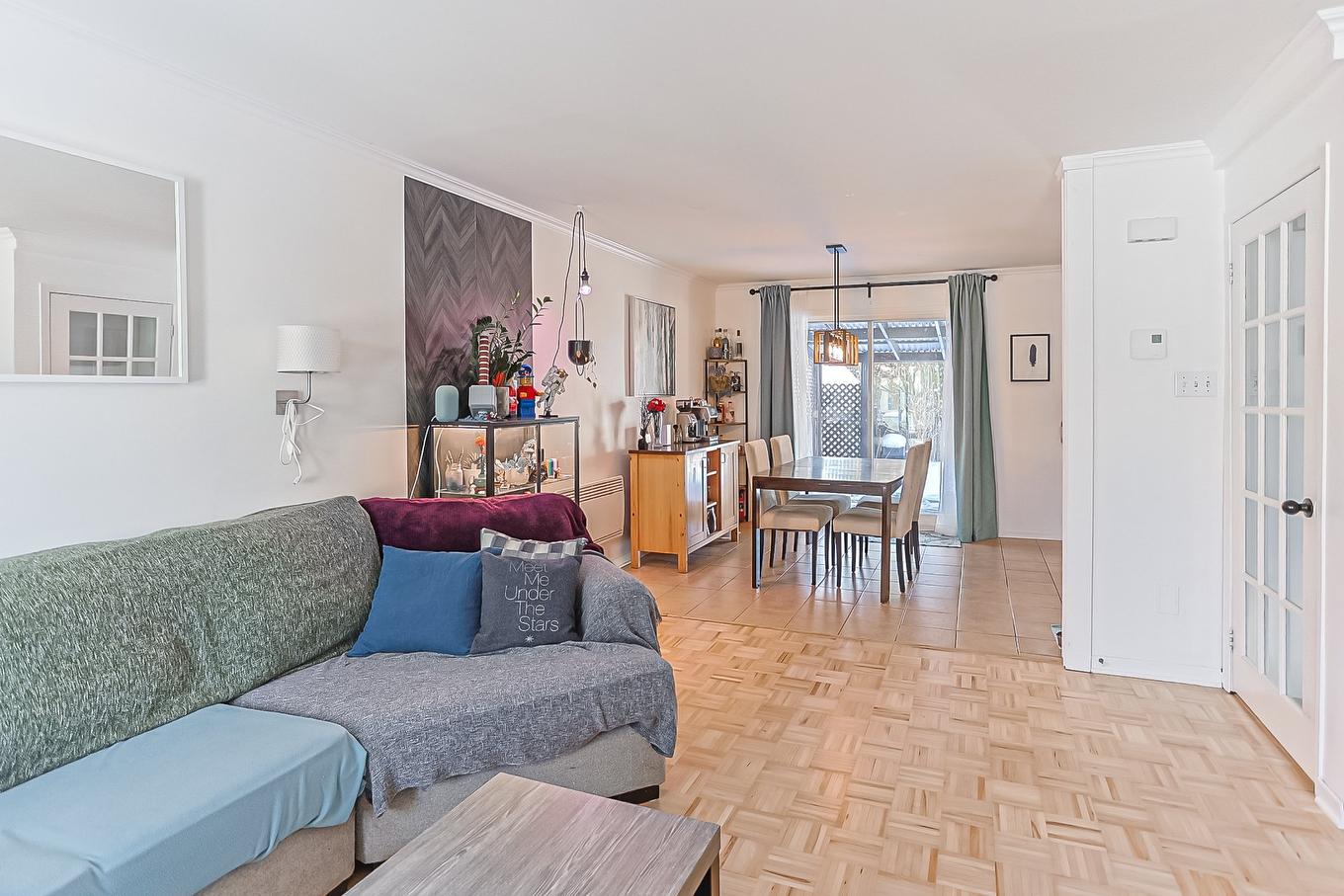 Salon - 586 Rue Gérard-Proulx, Saint-Eustache, QC - Indoor Photo Showing Living Room