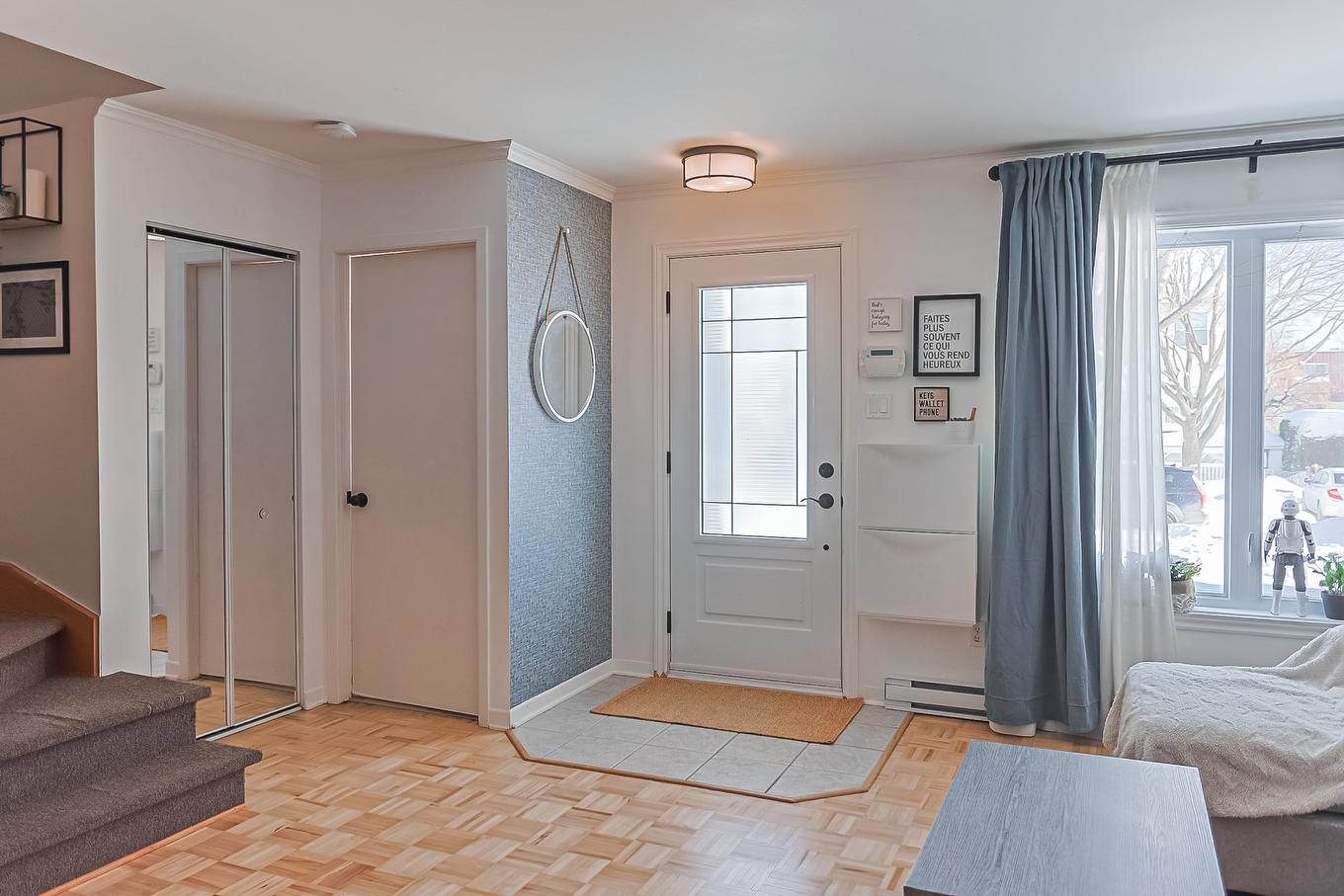 Salon - 586 Rue Gérard-Proulx, Saint-Eustache, QC - Indoor Photo Showing Other Room