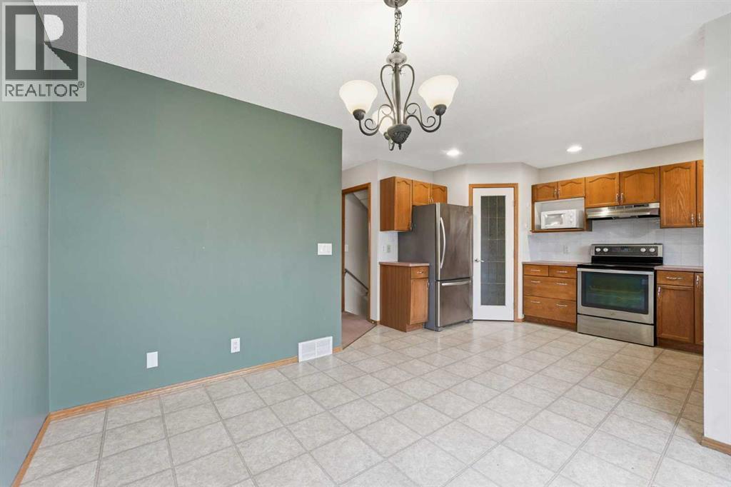 905 Arbour Lake Road Nw, Calgary, AB - Indoor Photo Showing Kitchen