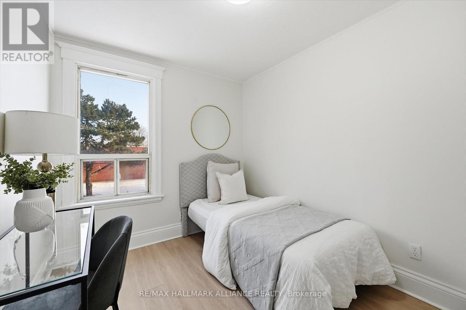 447 Wentworth Street N, Hamilton, ON - Indoor Photo Showing Bedroom