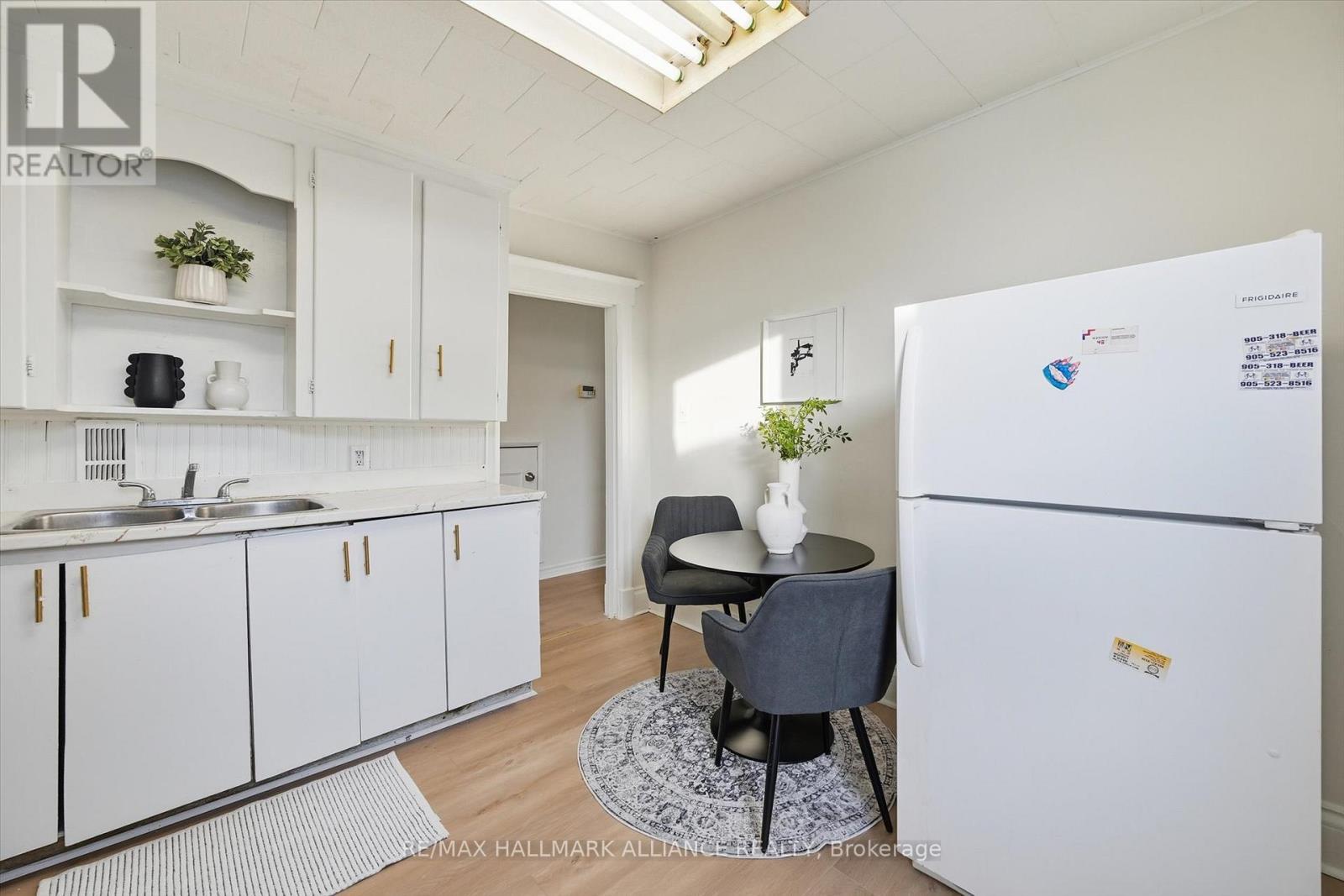 447 Wentworth Street N, Hamilton, ON - Indoor Photo Showing Kitchen With Double Sink