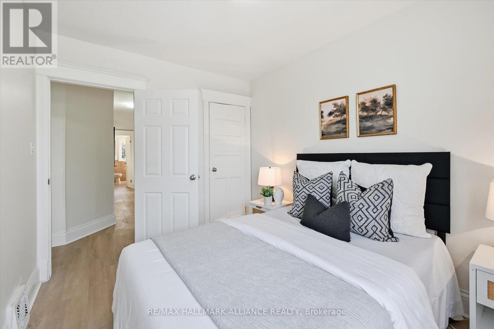 447 Wentworth Street N, Hamilton, ON - Indoor Photo Showing Bedroom