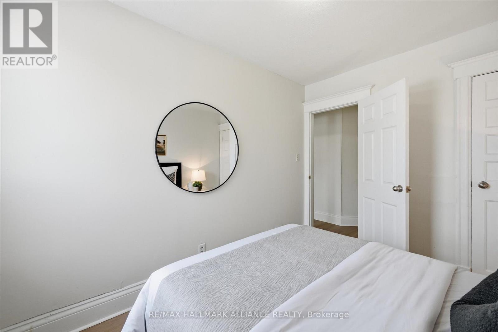 447 Wentworth Street N, Hamilton, ON - Indoor Photo Showing Bedroom